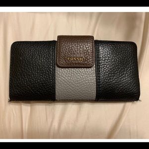 Fossil’s wallet